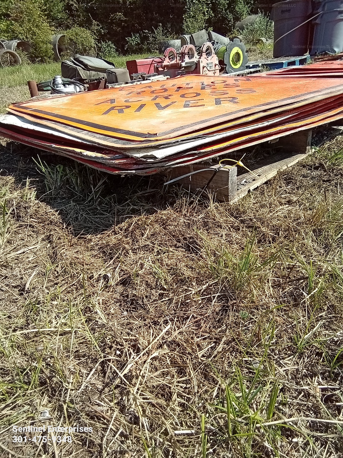 Road signs SOUTHERN MARYLAND CONTRACTOR & FARMER CONSIGNMENT AUCTION