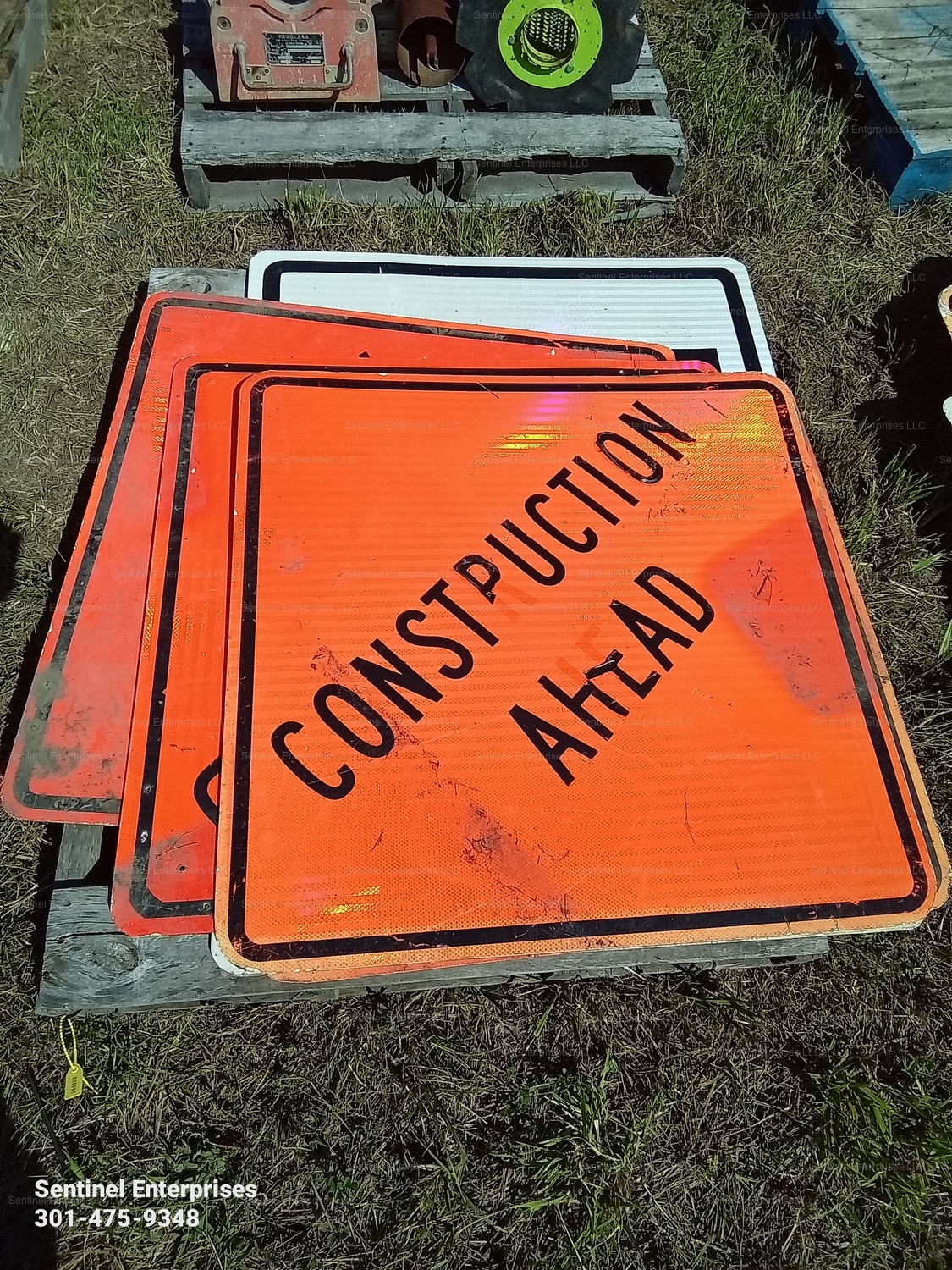 Road signs SOUTHERN MARYLAND CONTRACTOR & FARMER CONSIGNMENT AUCTION