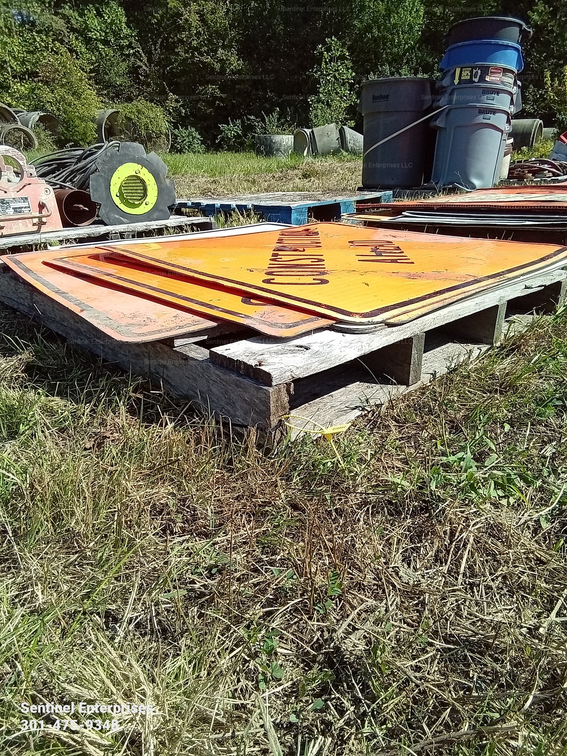 Road signs SOUTHERN MARYLAND CONTRACTOR & FARMER CONSIGNMENT AUCTION