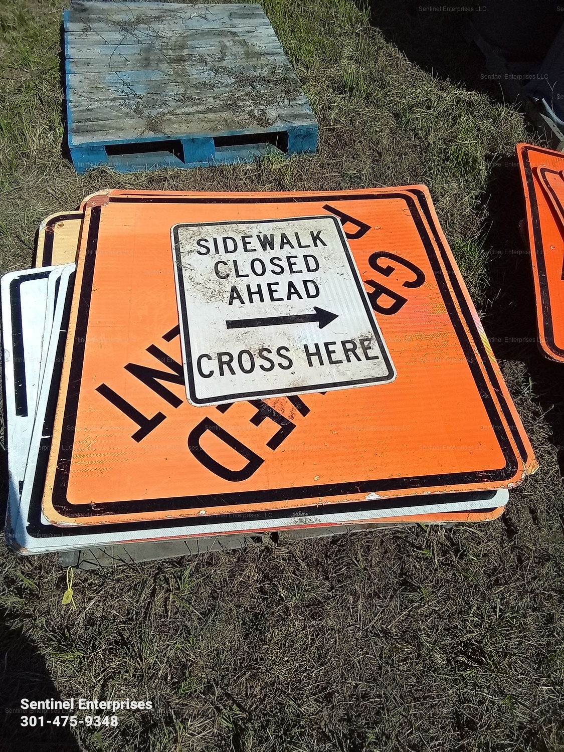 Road signs SOUTHERN MARYLAND CONTRACTOR & FARMER CONSIGNMENT AUCTION